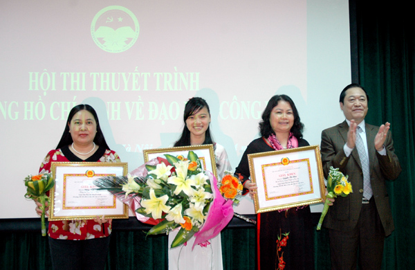 Thi thuyết trình “Tư tưởng Hồ Chí Minh về đạo đức công vụ”